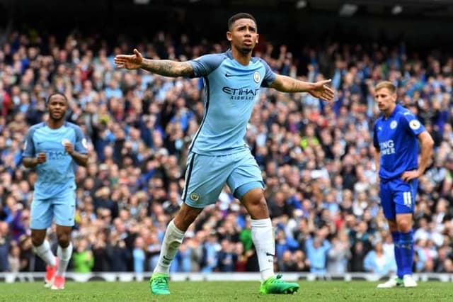 Gabriel Jesus (sobe) - Sensação do futebol inglês, chegou muito bem, sofreu lesão, e voltou tão bem quanto antes