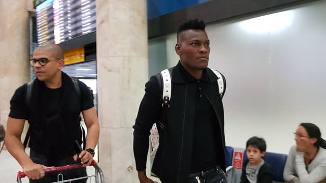 Paulão durante o desembarque no aeroporto Santos Dumont nesta segunda-feira. Veja a seguir fotos galeria L!&nbsp;