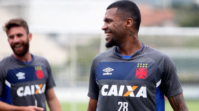 Breno ganha chance de ser titular com ausência de Rafael Marques. Confira a seguir a galeria especial do LANCE!