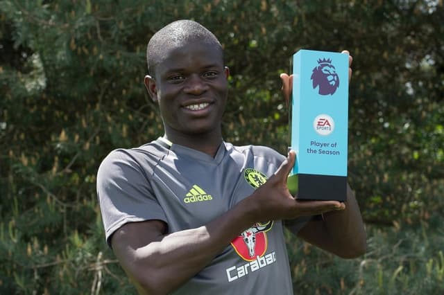 Kanté fatura o prêmio de melhor da temporada (Foto: Divulgação)