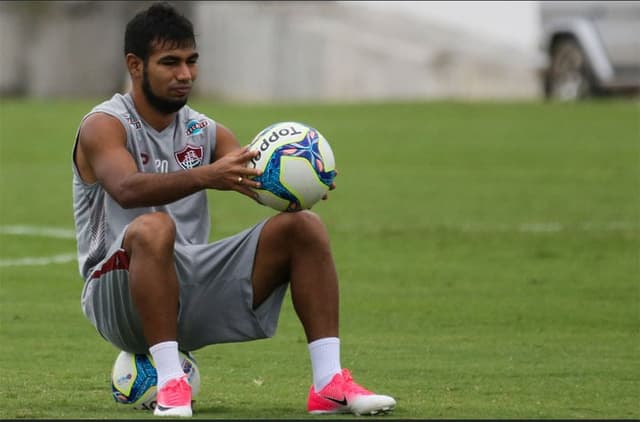 Sornoza deve desfalcar o Fluminense nos próximos três meses