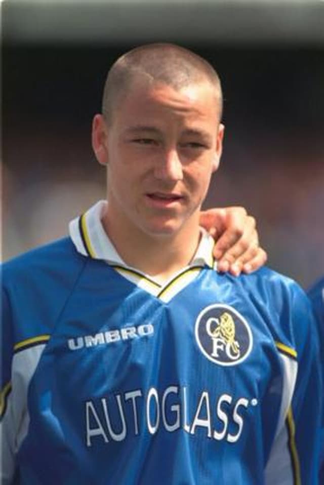 John Terry começou nas categorias de base do Chelsea e estreou no time principal em outubro de 1998, quando Gianluca Vialli ainda treinava a equipe