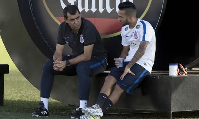 Fábio Carille e Clayson durante treino do Timão