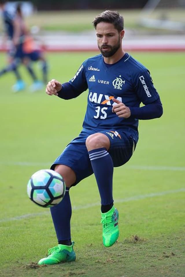 Diego em treino do Flamengo