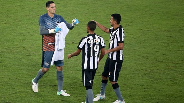 Botafogo 1 x 0 Bahia: as imagens da partida no Nilton Santos