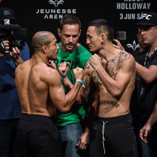 José Aldo encara Max Holloway em pesagem do UFC Rio