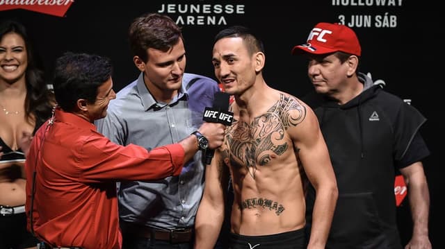 Max Holloway é campeão peso pena do UFC