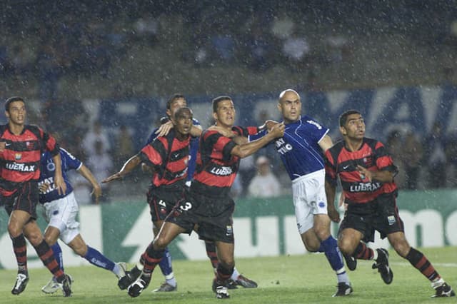 Decisão da Copa do Brasil de 2017 marcará o quinto encontro de Flamengo e Cruzeiro em edições do torneio. Até o momento, o Rubro-Negro levou a melhor em duas vezes, e a Raposa venceu outras duas.&nbsp;