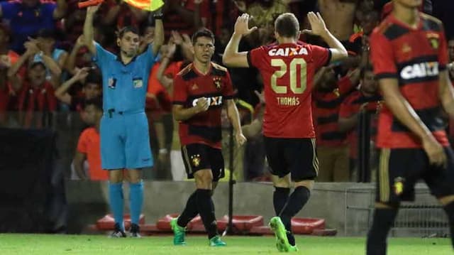 Sport 2 x 0 Flamengo: as imagens da partida na Ilha do Retiro