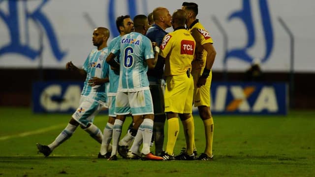 Confusão no jogo entre Avaí e Flamengo