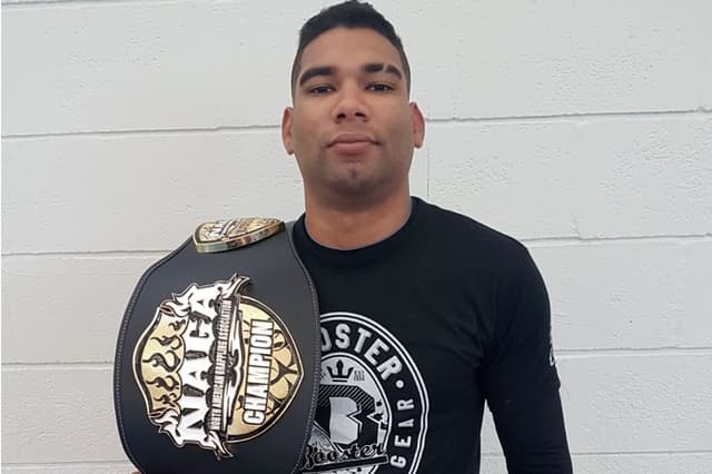 Herbert Burns conquista cinturão em evento de grappling nos EUA