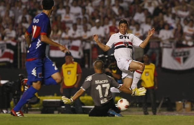 Osvaldo fez gol na final da Sul-Americana de 2012, contra o Tigre-ARG