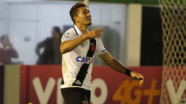 Jean fez o primeiro gol com a camisa do Vasco. Confira a seguir imagens da partida na galeria especial LANCE!