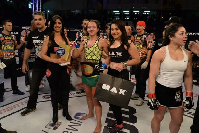 Amanda Ribas foi recém-contratada pelo UFC e foi campeã pelo evento Max Fight