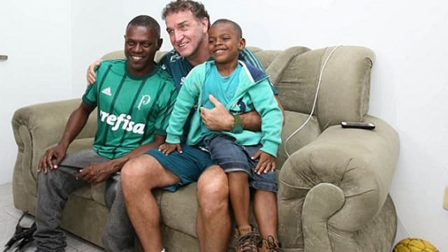 Cuca com Renê e Davi na nova casa do amigo, em Salvador (Foto: Divulgação/Palmeiras)