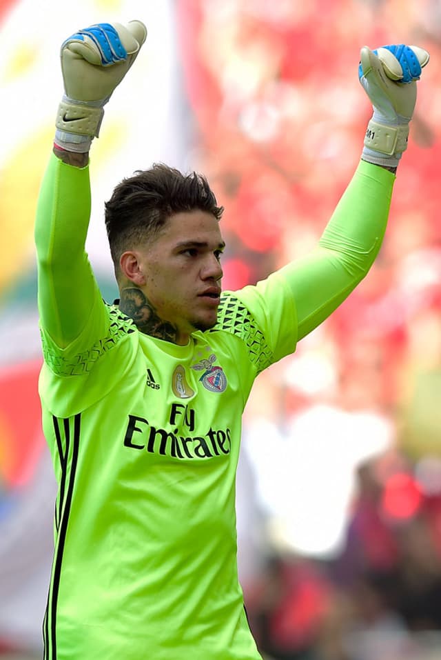 Ederson é o goleiro titular apontado pelo jornal