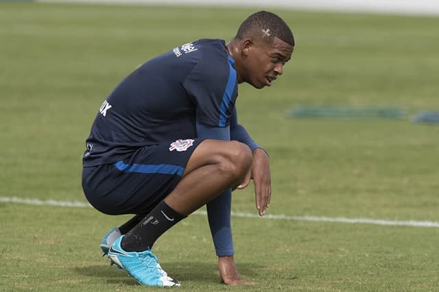 Carlinhos em treino do Corinthians