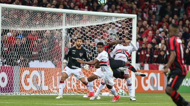 Atlético-PR 1 x 0 São Paulo