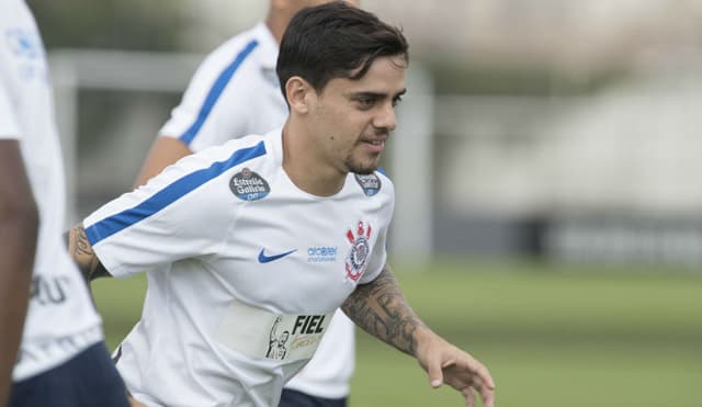 Fagner levou pisão em treino