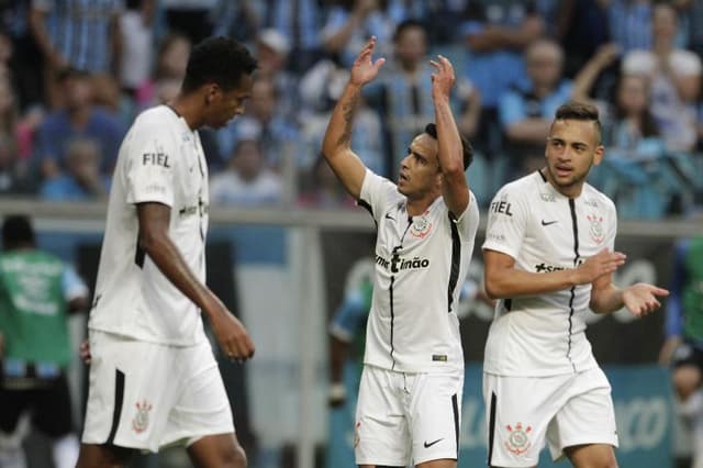 1 - CORINTHIANS - 71 pontos em 35 jogos - A vitória sobre o Fluminense garantiu o sétimo título brasileiro ao Timão. A vaga na Libertadores já está assegurada.