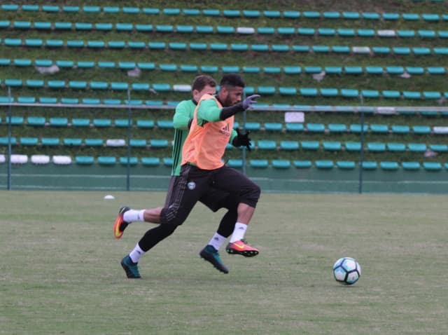 Lateral deve realizar como titular pela segunda vez seguida (Foto: Divulgação/ Coritiba)