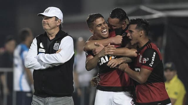 <br><br><br>Flamengo 2 x 0 Santos: as imagens da partida na Ilha do Urubu<br>