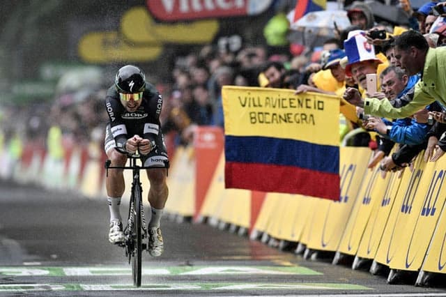 O eslovaco Peter Sagan recebe o carinho dos torcedores