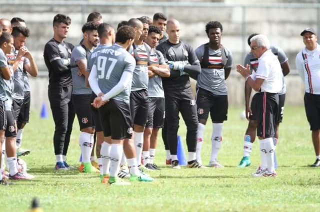 Givanildo Oliveira comanda primeiro treino no Santa Cruz