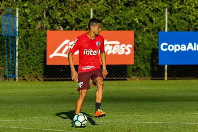 Cícero em treino do São Paulo