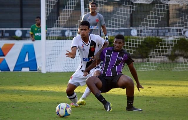 Léo Carapebus Vasco Sub-20