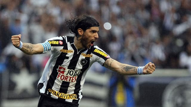 Estádio Nilton Santos: Loco Abreu (41 gols)