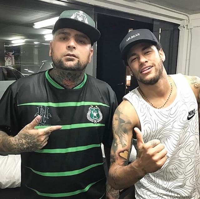 Neymar foi o primeiro jogador que Adão Rosa tatuou