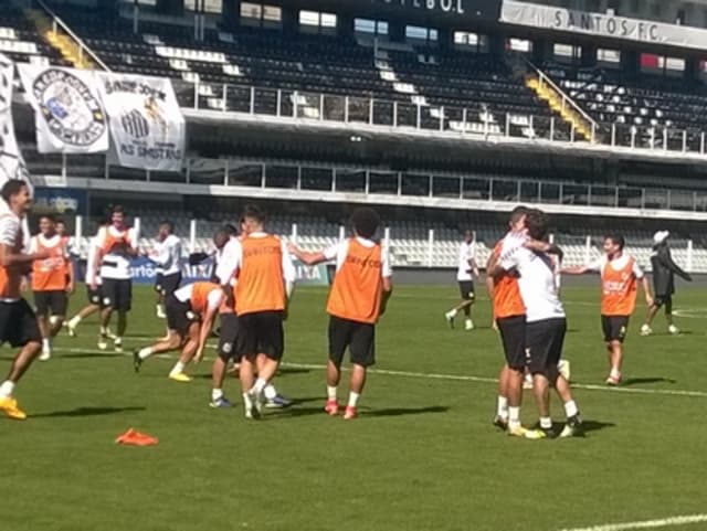 Rachão do Santos aconteceu na Vila Belmiro. Time de laranja (do Ferraz) levou a vitória