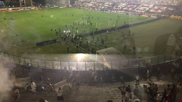 Confusão marcou fim de jogo em São Januário