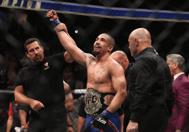 Robert Whittaker conquista cinturão interino dos médios no UFC 213