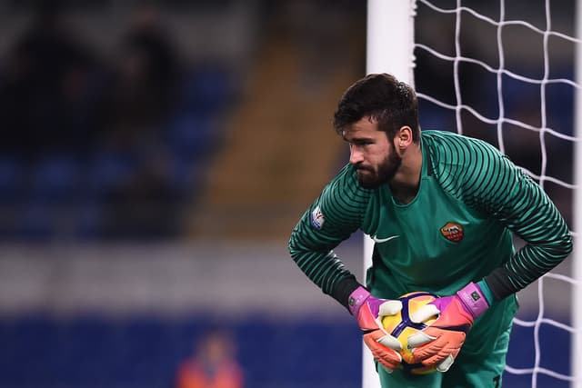 ALISSON: O goleiro titular de Tite vai para a sua segunda temporada na Roma. Agora, com a saída Szczesny, será o titular