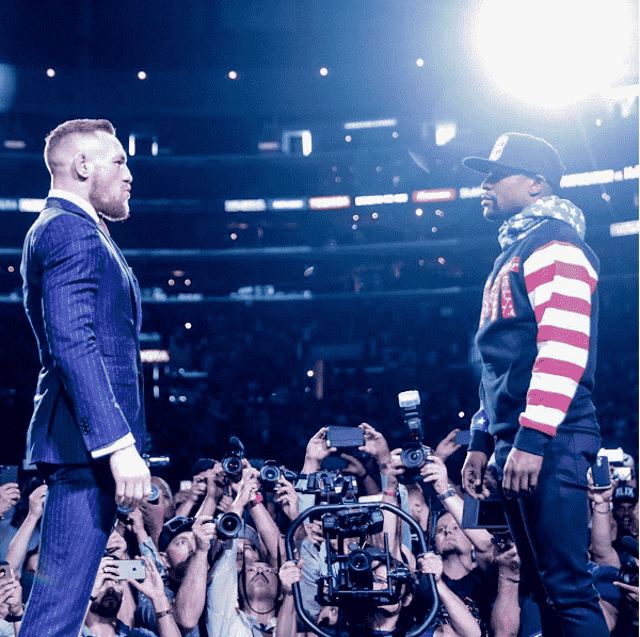 Floyd Mayweather e Conor McGregor se encaram em Los Angeles (EUA)