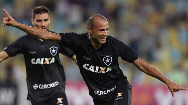 Fluminense 0 x 1 Botafogo: as imagens do jogo no Maracanã