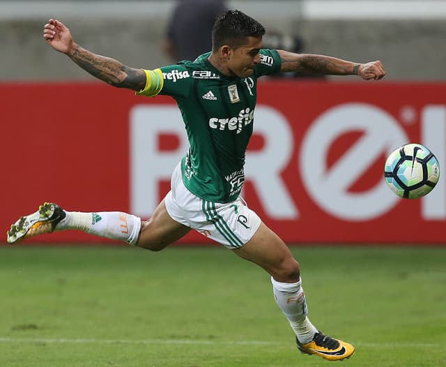 Dudu fez 10 jogos com Cuca, 8 como titular