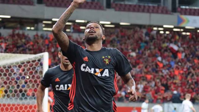 André comemora um dos seus gols na Arena Pernambuco&nbsp;