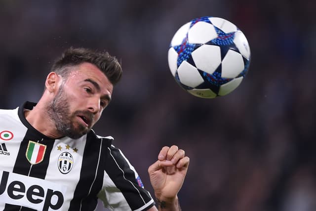 Com 36 anos, o zagueiro Andrea Barzagli é um dos líderes da Juventus em campo