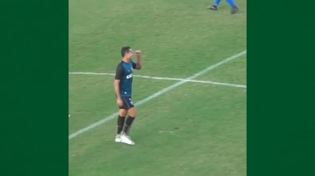 Dudu Cearense marca golaço do meio de campo em jogo-treino do Botafogo