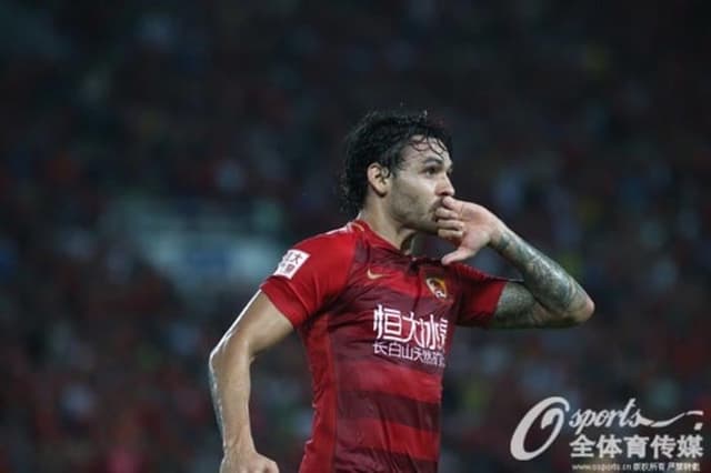 Ricardo Goulart no jogo entre Guangzhou Evergrande x Shandong Luneng