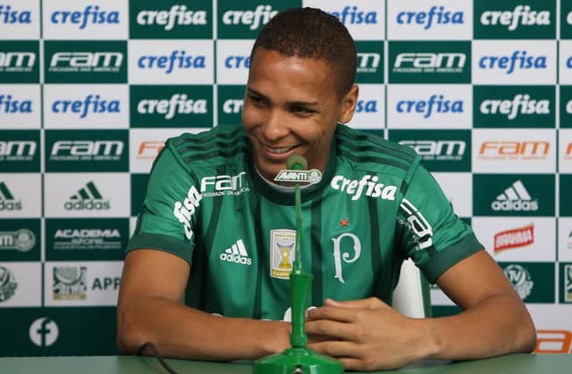 Deyverson foi apresentado ao Palmeiras