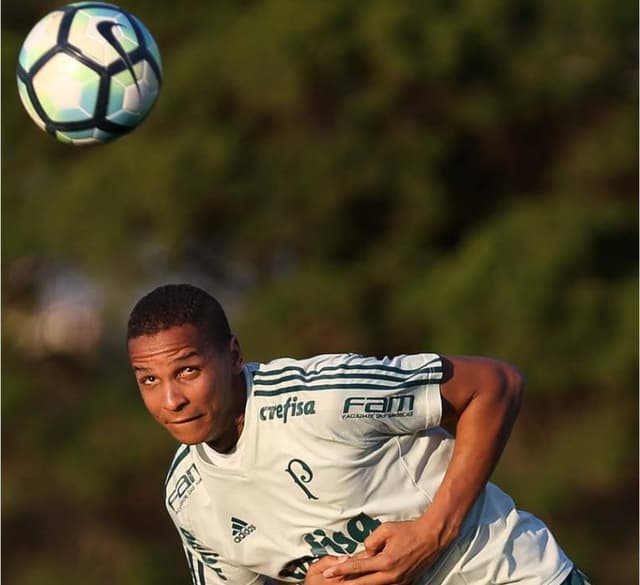 Deyverson em treino do Palmeiras