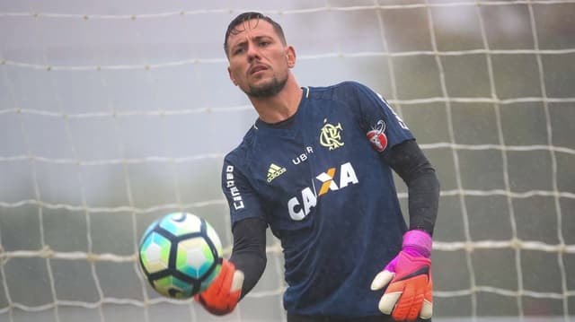 Veja fotos do primeiro treino de Diego Alves no Fla