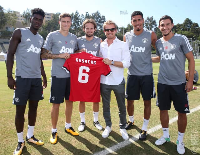 Nico Rosberg visita Manchester United nos EUA