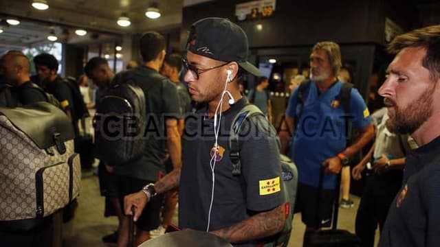 Neymar no desembarque do Barcelona nos Estados Unidos