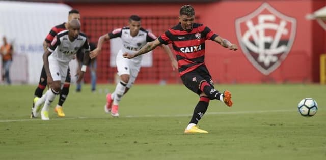 Vitória 2 x 0 Atlético-MG - um pênalti (Kieza converteu para o Vitória)