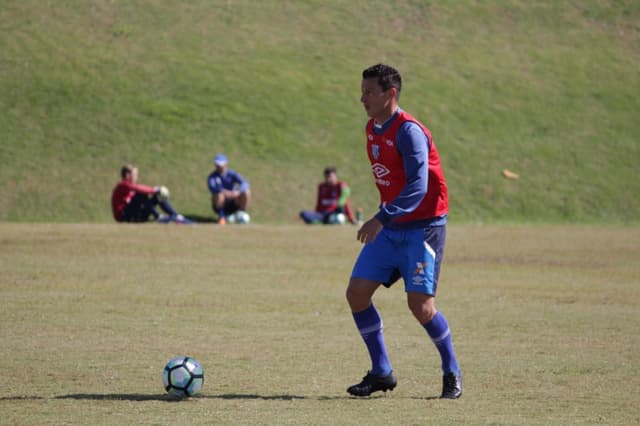 Gustavo, zagueiro do Avaí